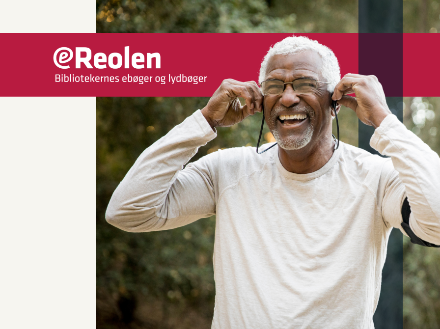 Foto af ældre mand, der lytter til lydbøger